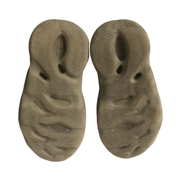 Yeezy Foam Runner Size 6 ( Women’s 7 ) - Picture 6 of 6